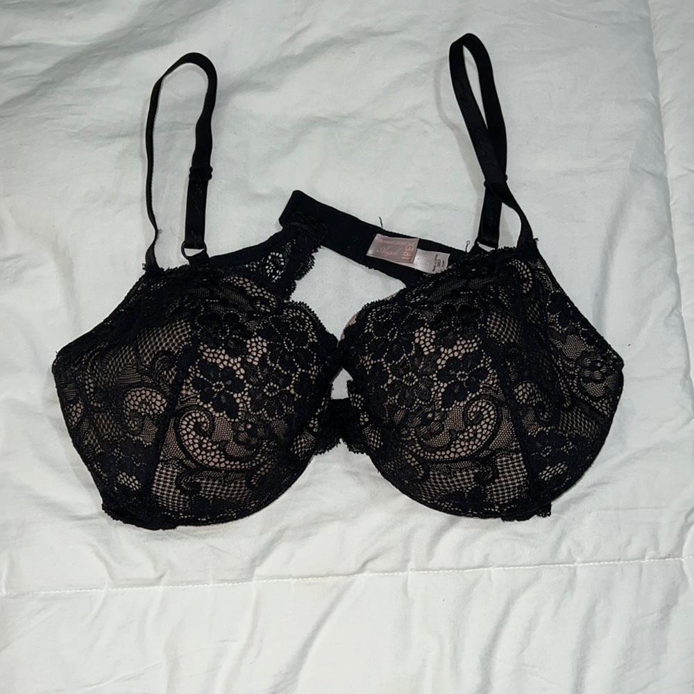 Victoria Secret Bra Size 38 D color: black